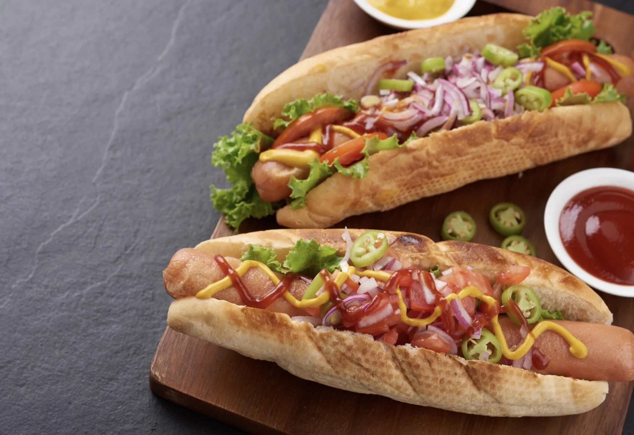 Hotdog Kekinian: Keju Meleleh dan Segudang Topping