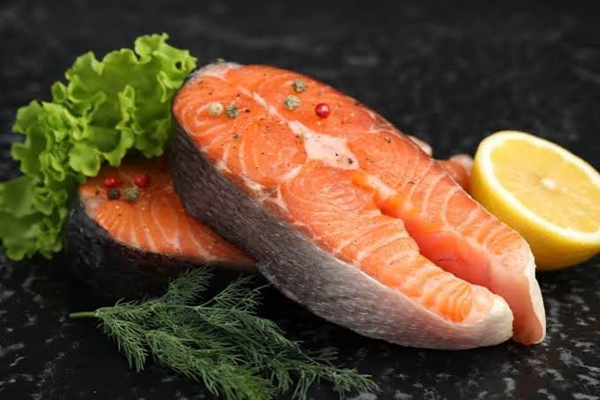 Salmon: Ikan Berlemak yang Kaya Manfaat untuk Kesehatan