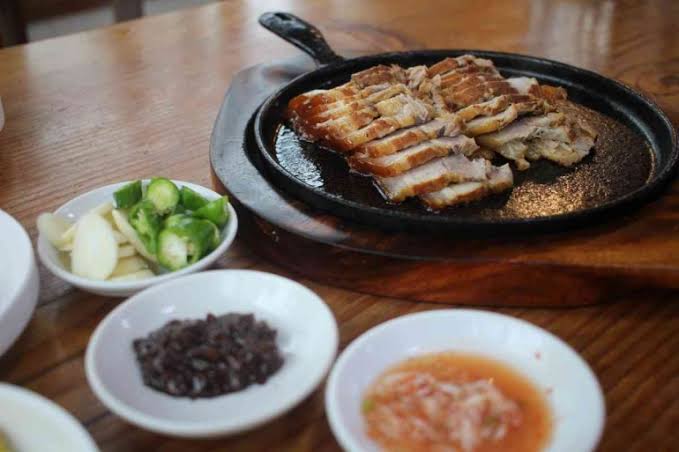 Samgyeopsal: Daging Babi Panggang Favorit Anak Muda