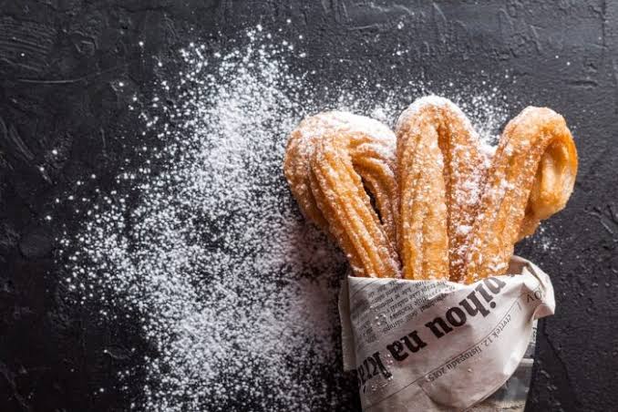 Churros: Camilan Manis yang Menggoda di Setiap Gigitan