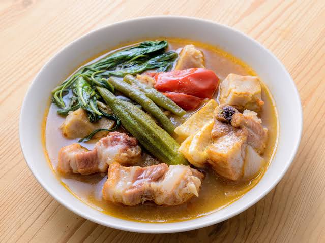 Sinigang: Ketika Rasa Asam Menyegarkan Jiwa Filipina