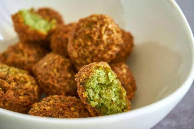 Falafel: Ketika Bola Kacang Arab Menggoda Selera Dunia