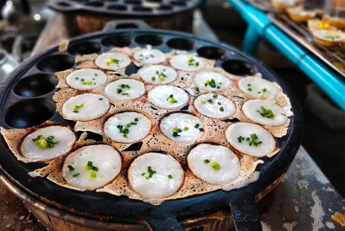 Khanom Krok: Camilan Kaki Lima yang Tak Pernah Pudar